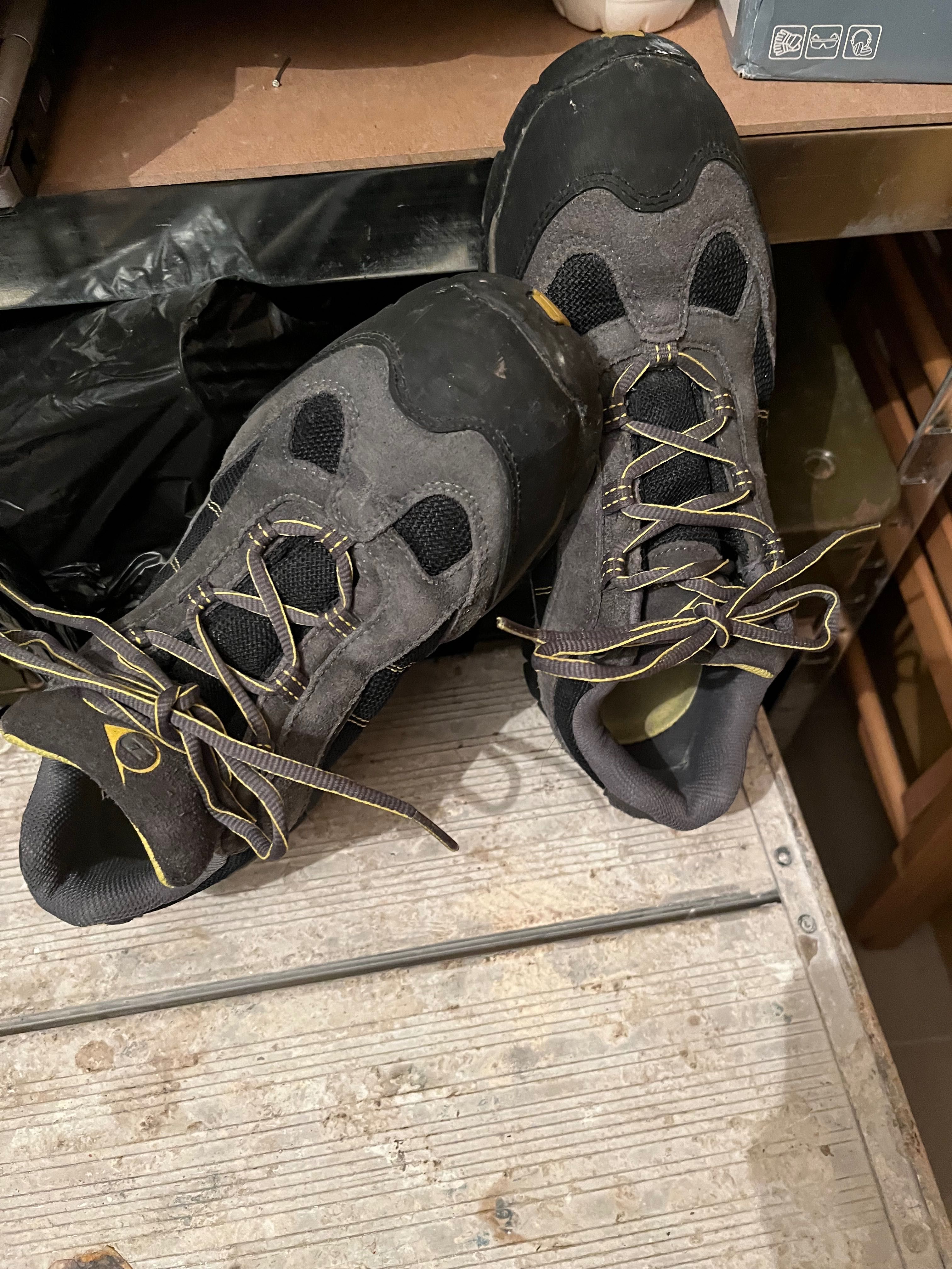 Мъжки предпазни  обувки Dunlop + подарък светлоотразителна жилетка