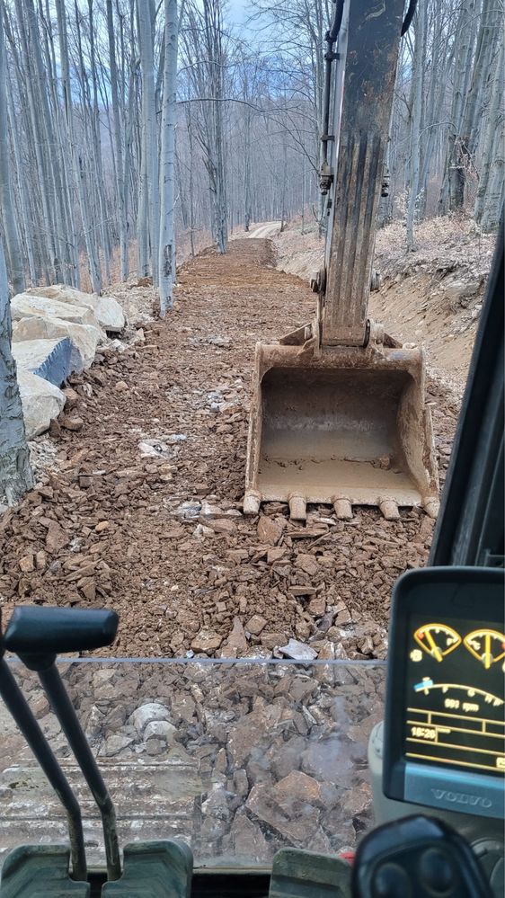 Amenajări drumuri, platforme industriale, parcari, cai de acces