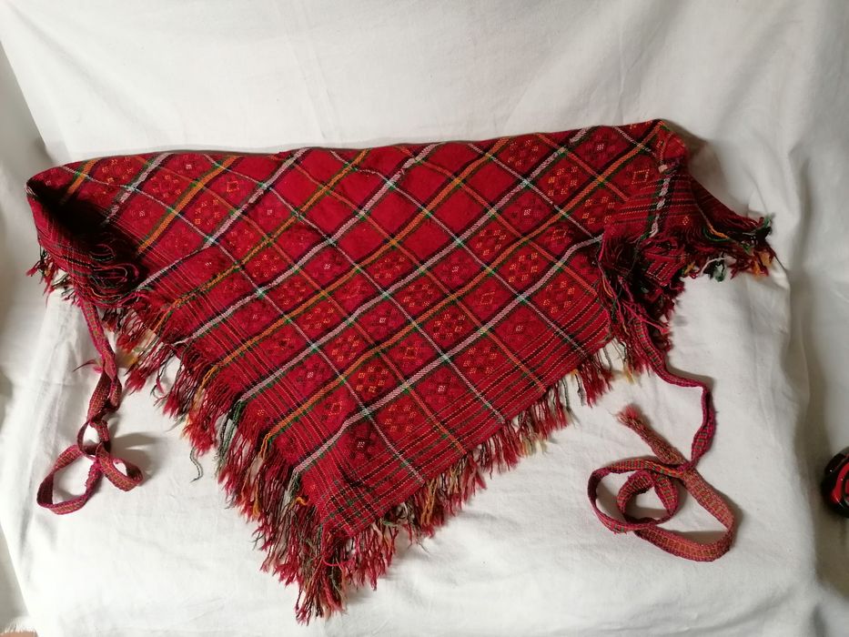 Родопски части от дамска носия (кърпа за кръста, чорапи, торба