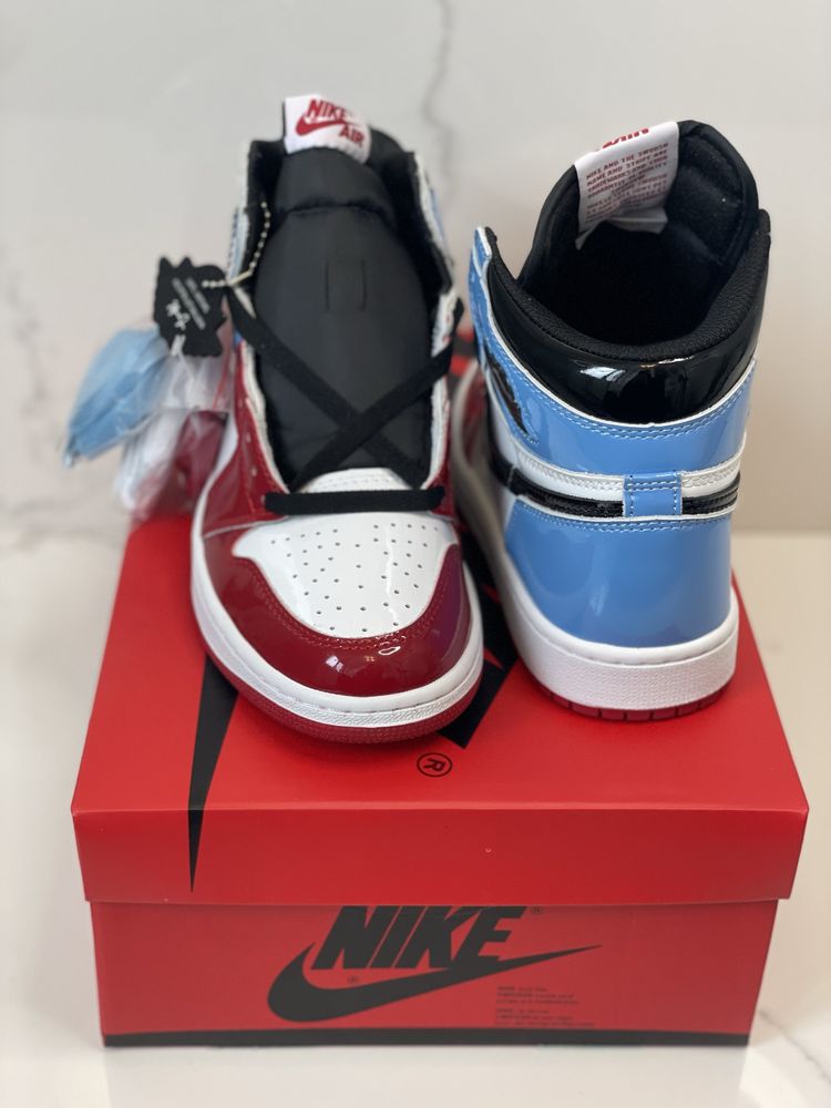 Air Jordan 1 Retro High Fearless UNC Chicago Red