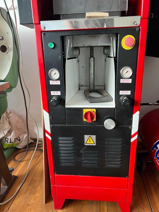 Presa talpa, Pasanqui S-501, Utilaj incaltaminte