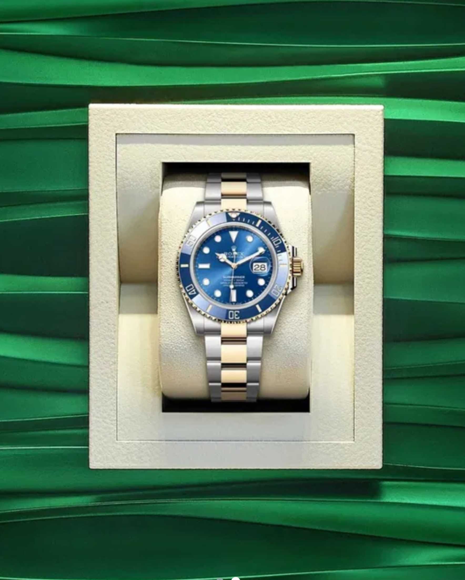 Ceas de lux Rolex Submariner Date - blue dial 41mm aur / otel + cutie
