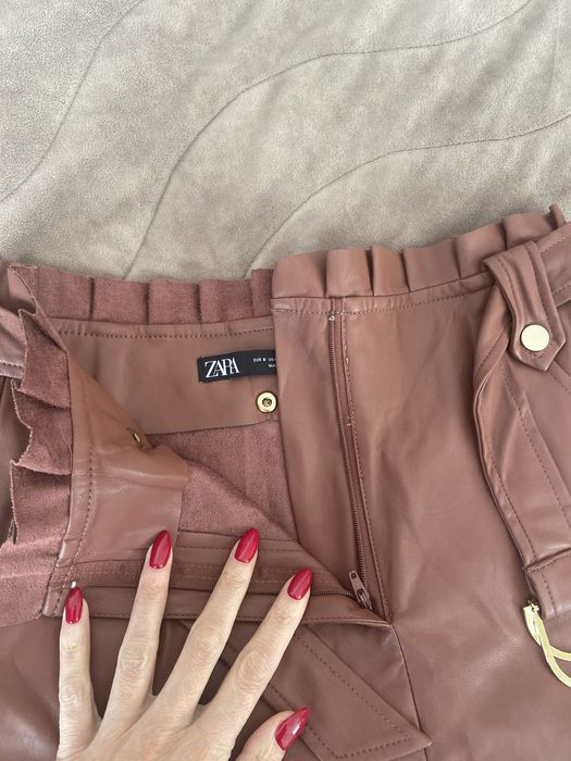 Пола кожена зара с размер