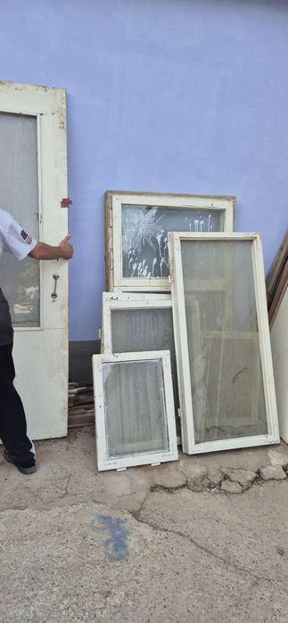 Продаются б/у Двери / рамы г. Карши, вокзал.