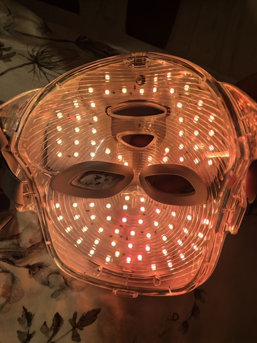 Лед маска за лице със различни светлини