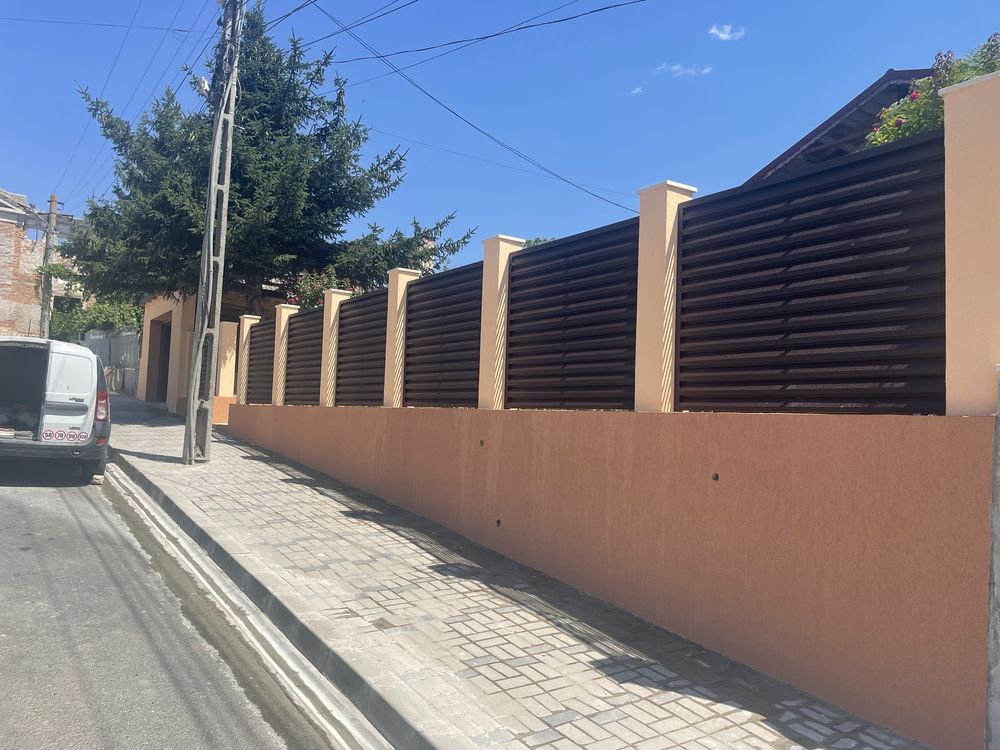 Echipă executăm lucrări la roșu și la cheie
