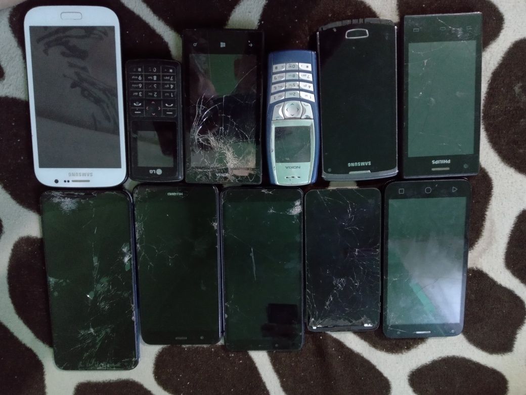 Lot telefoane 11