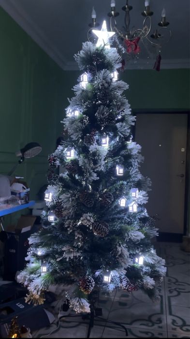 Елка 2,40м светящяя + подарок 25шт игрушек