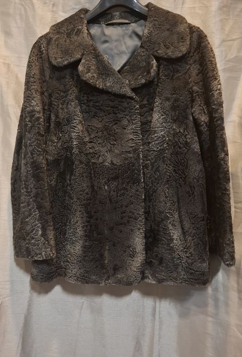 Haina blana scurta caracul