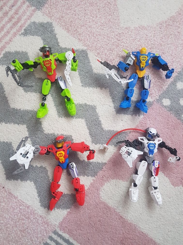 Set de 4 roboti tip lego