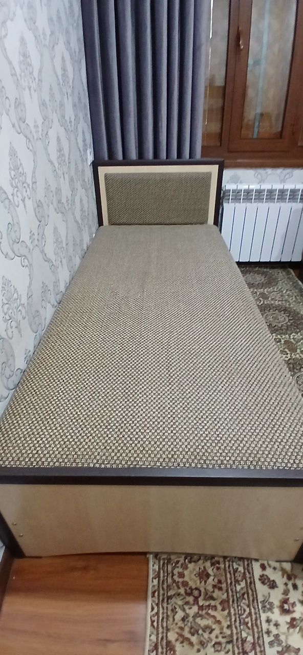 Продаётся Две кровати с двумя выдвежными полками