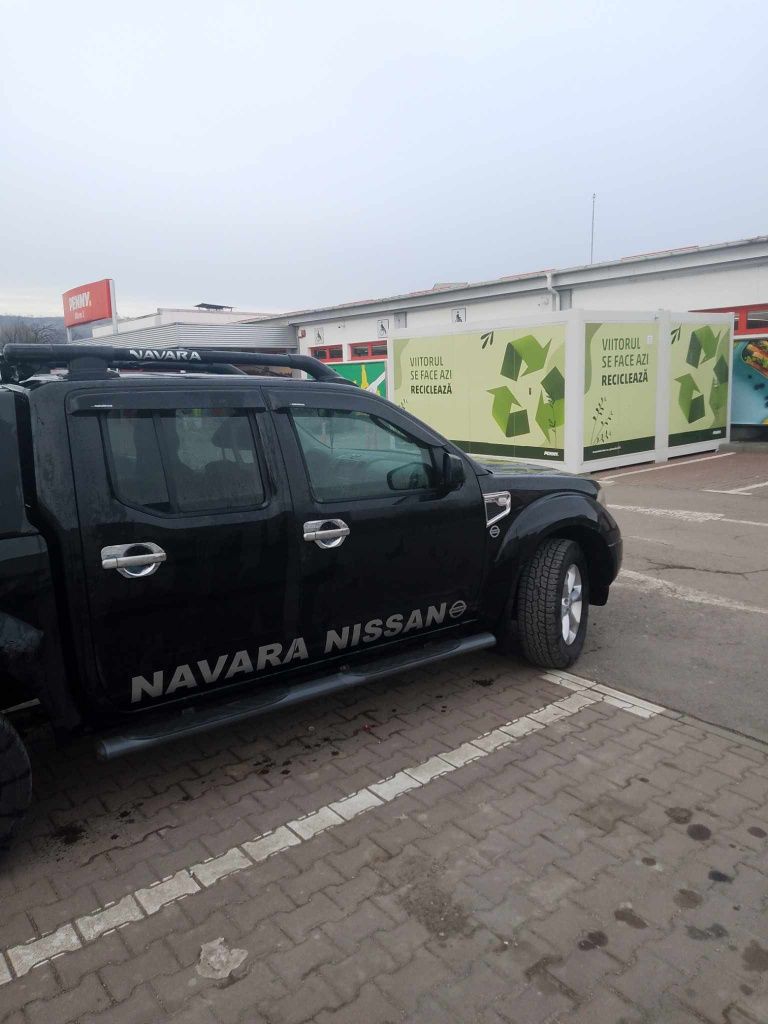 Vând Nissan Navara