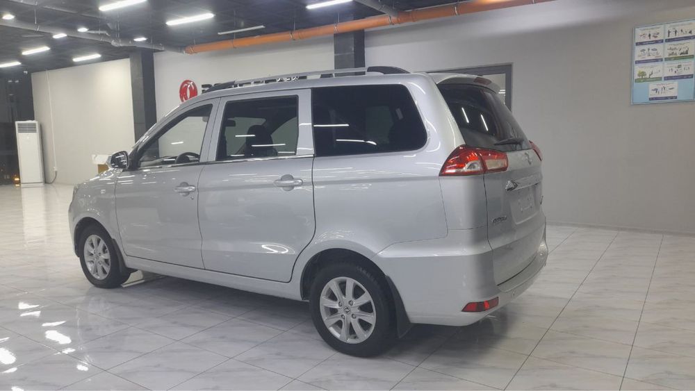 Dongfeng Glory 330S Lada Largus