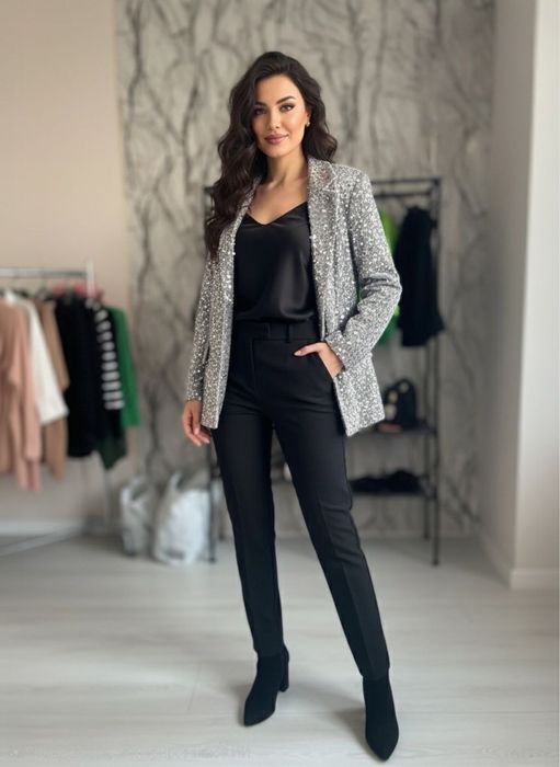 Блестящий серый пиджак