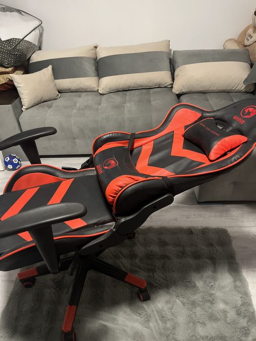Scaun gaming ajustabil rosu