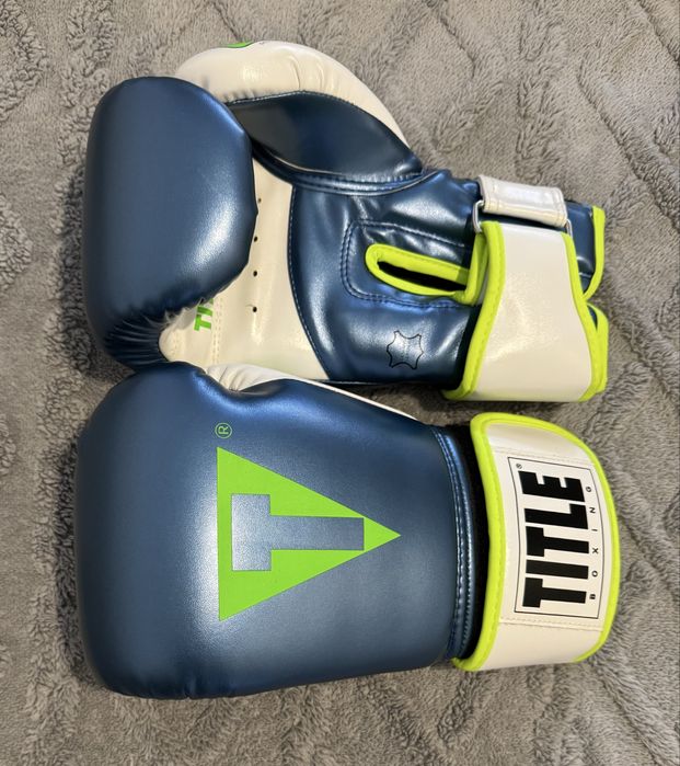 Боксерские перчатки Title Boxing. Новые. Натуральная кожа.