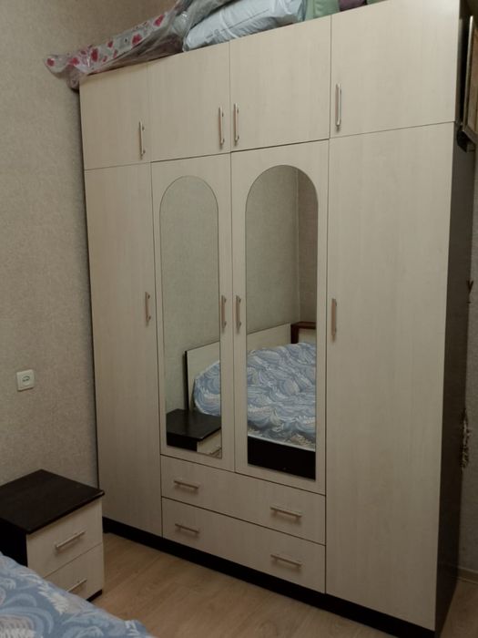 Мебель для спальни б/у в хорошем состоянии