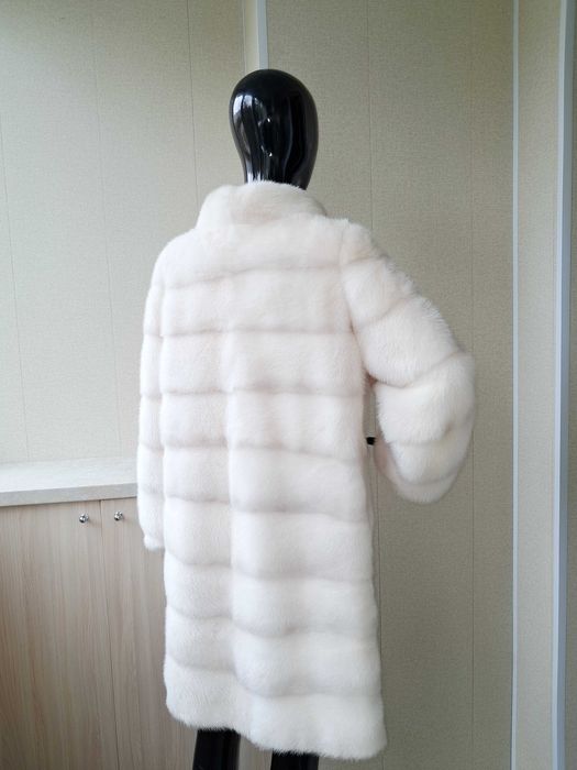 Haina de blana nurcă , vizon divină, incredibil. Culoare alb