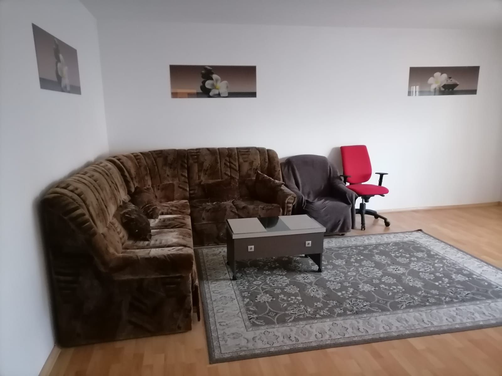 Închiriez apartament 3 camere Bistrița în partea de jos a Orașului