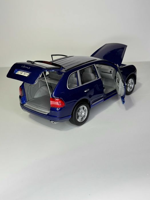 Machetă 1:18 Porsche Cayenne S (Producător Maisto)