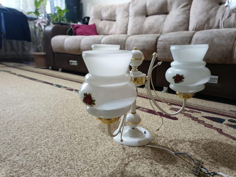 Продам люстры 3-х рожковые