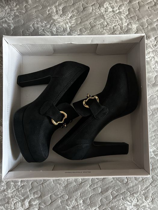 Pantofi catwalk purtați o singura data