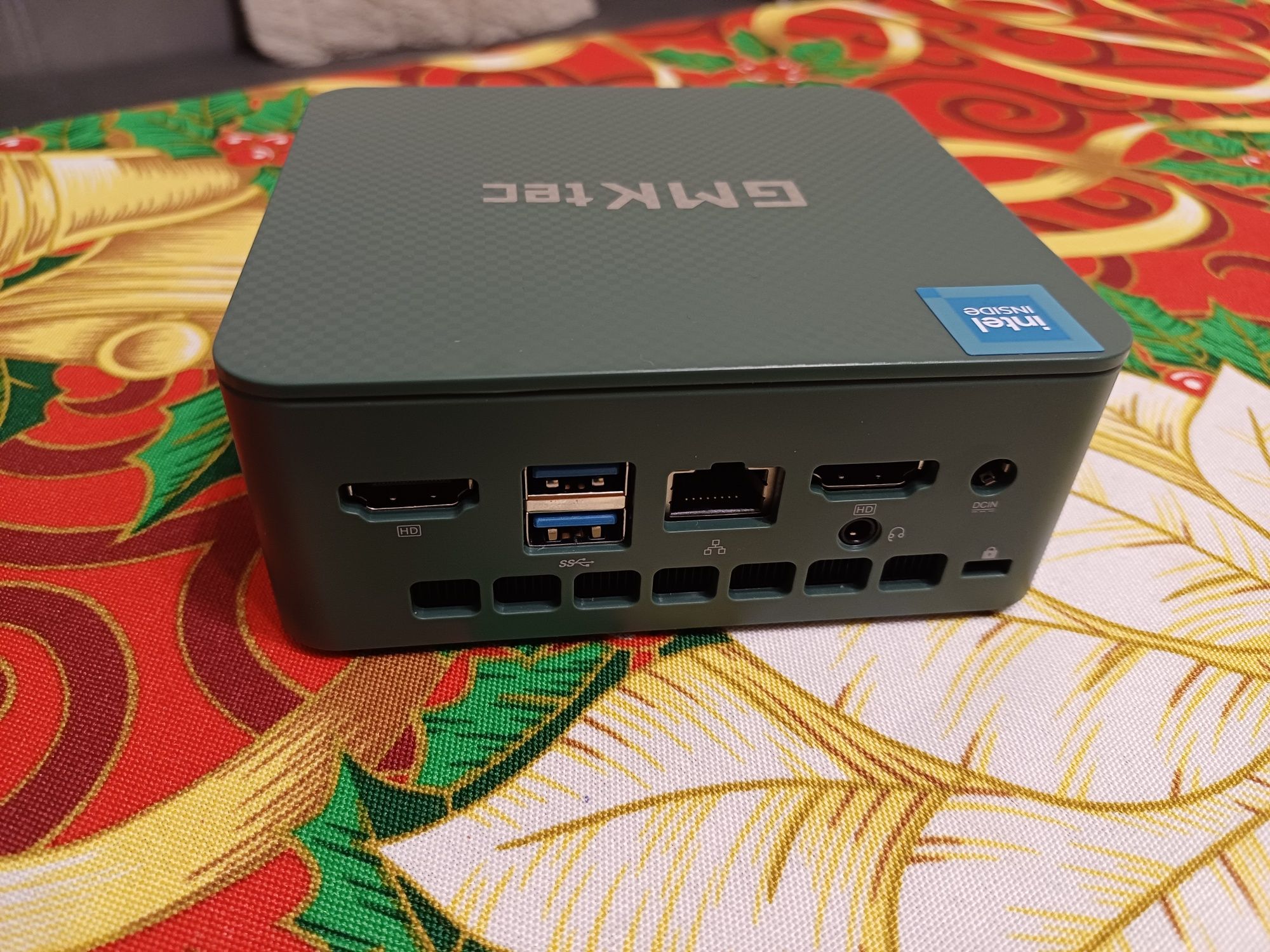 Продавам мини компютър GMKtec Nucbox G3