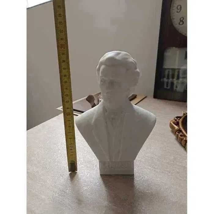 Bust Mihai Eminescu