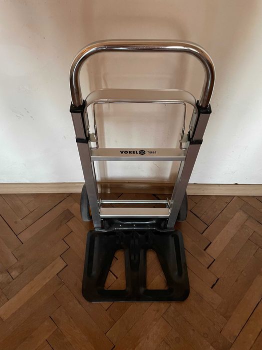 Продавам транспортна количка