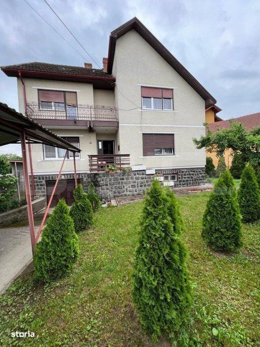 Casa 274 mp, teren 443 mp, zona centru LIVADA, pretabila si ptr uz com