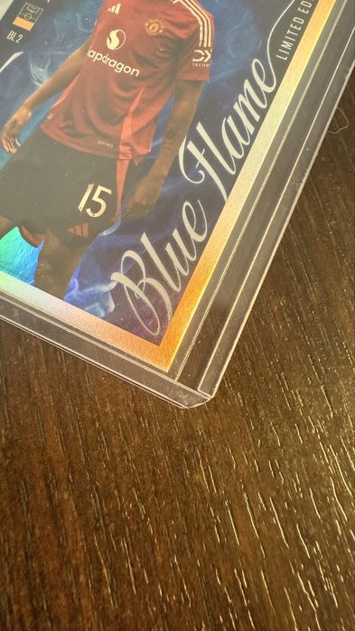 Match Attax Extra 24/25 - Blue Flame Limited Edition - BL2 - Leny Yoro