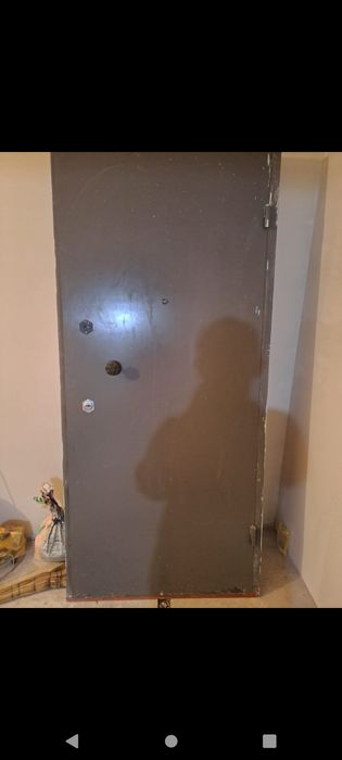 Входная железная дверь