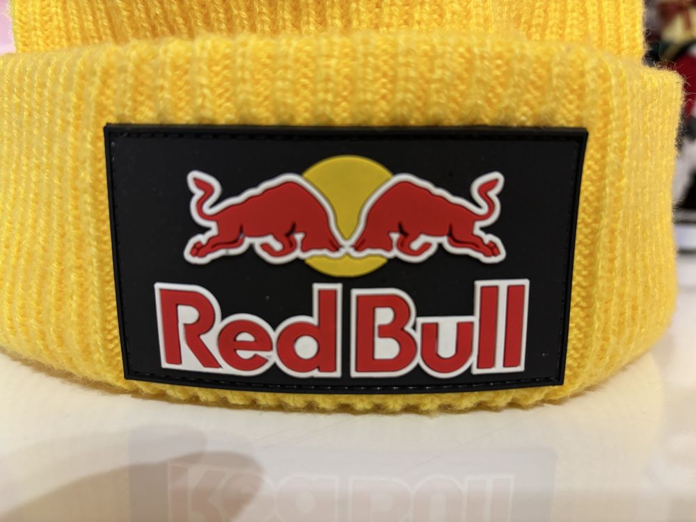 Зимна шапка на Red Bull freeride teams