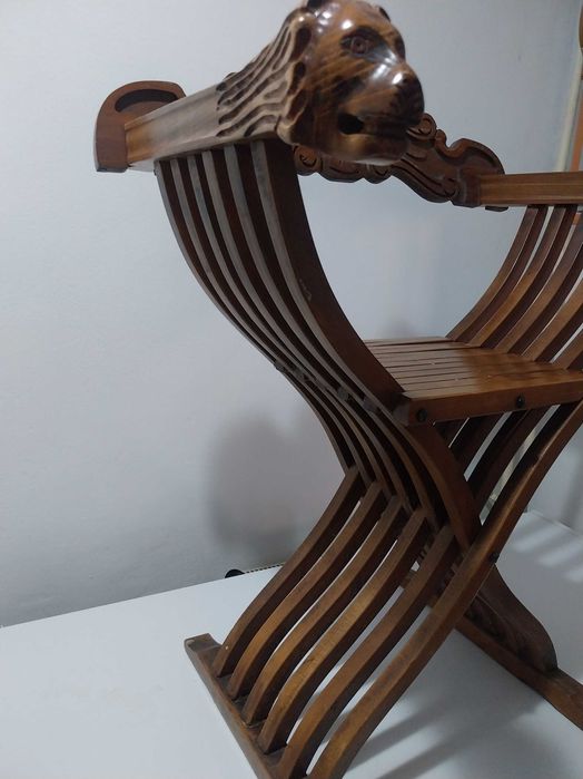 Scaun stil Savonarola