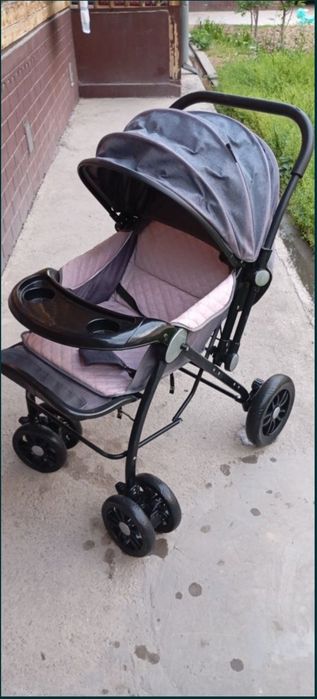 Болалар учун коляска сотилади.