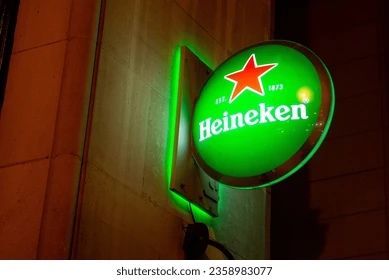 Heineken reclama luminoasa sigla