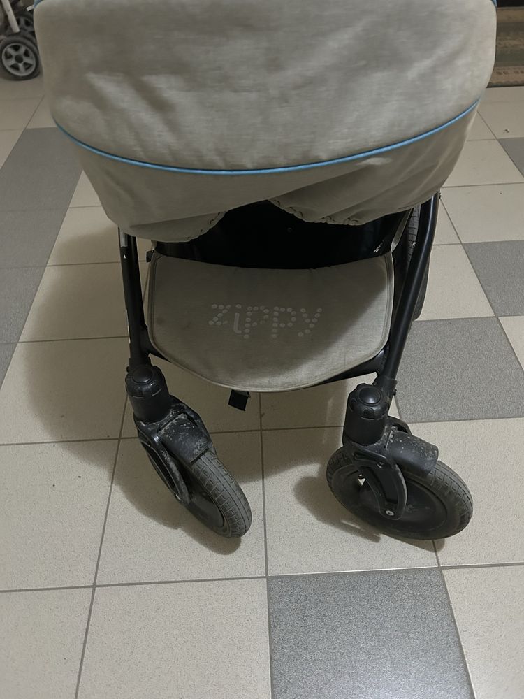 Срочно продам коляску Zippy Tutis