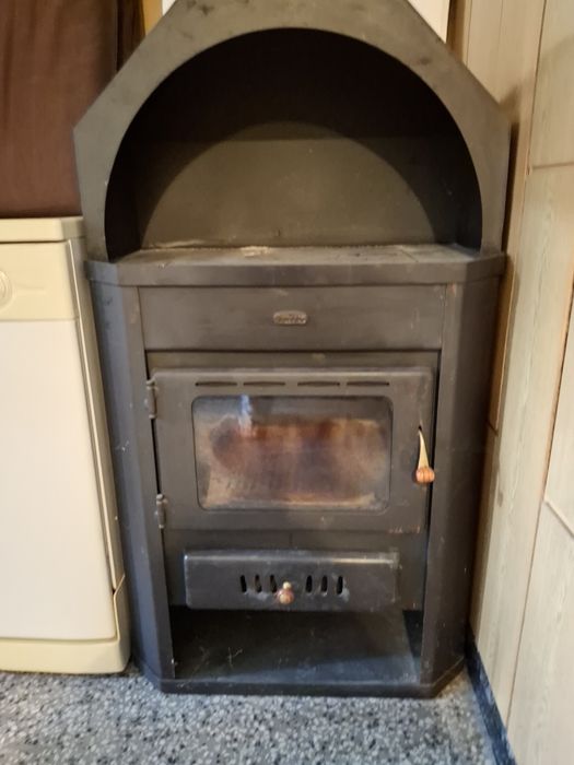 Продавам камина с водна риза