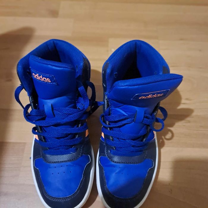 Маратонки адидас