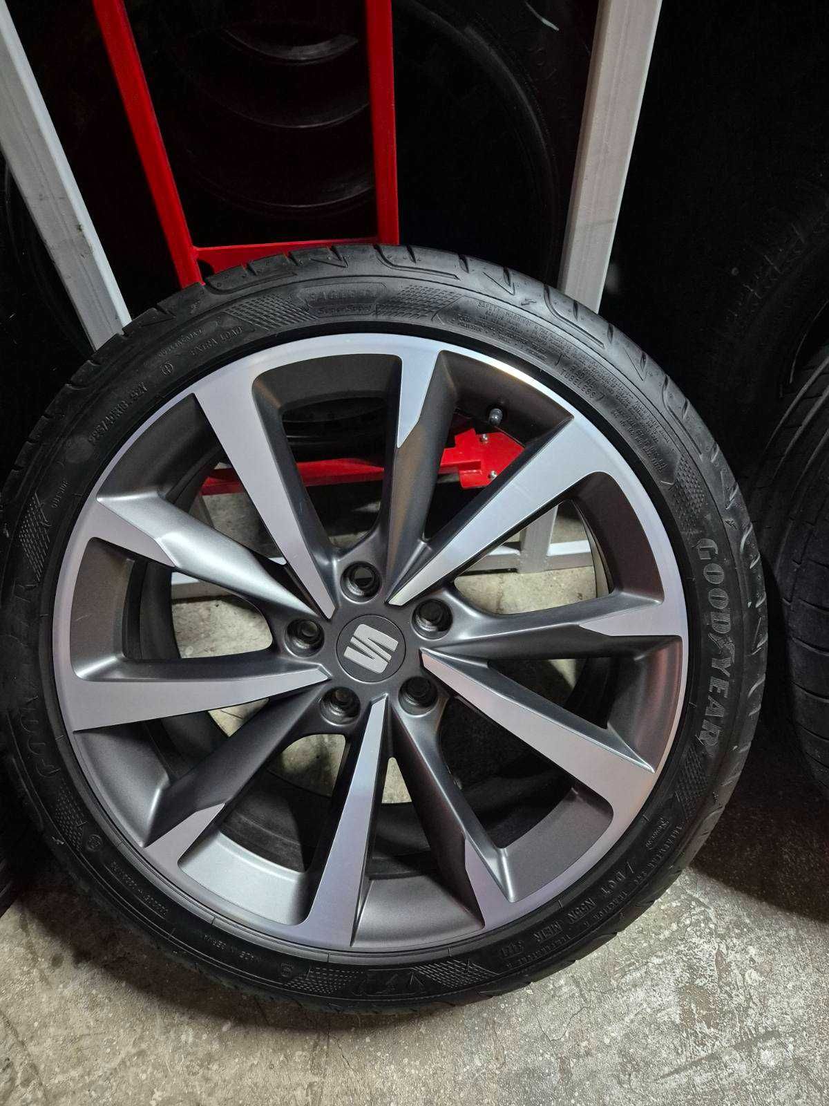 Оригинални джанти с гуми за SEAT LEON FR  225/40 R18 92Y