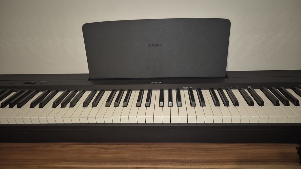 Pian digital YAMAHA P-145B