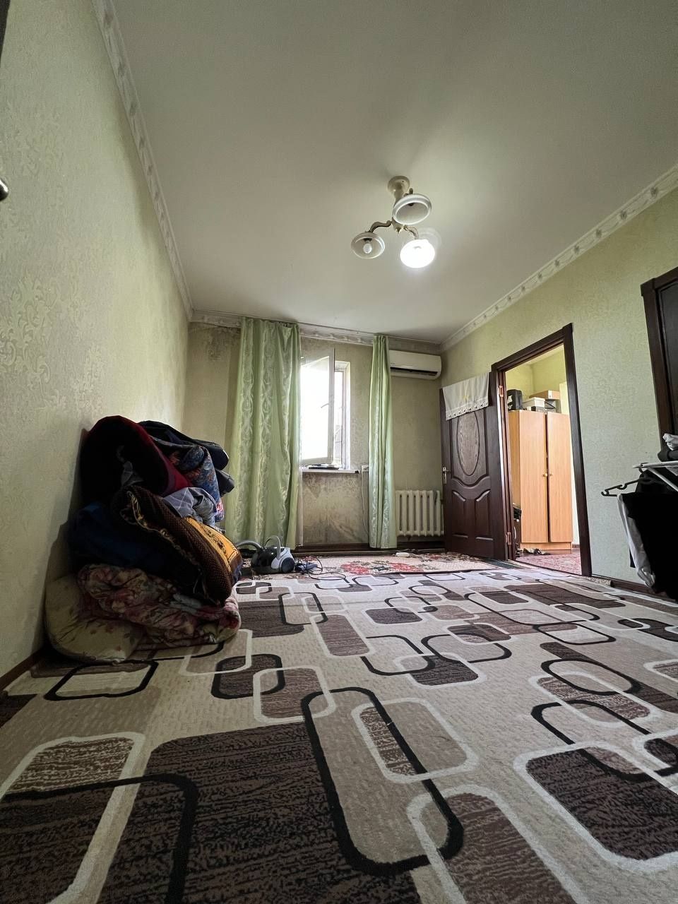 Yunusabad 6 kvartal 1 xona 3 etaj sotiladi