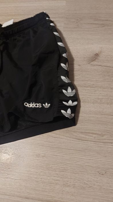 Adidas дамски къси панталони S размер