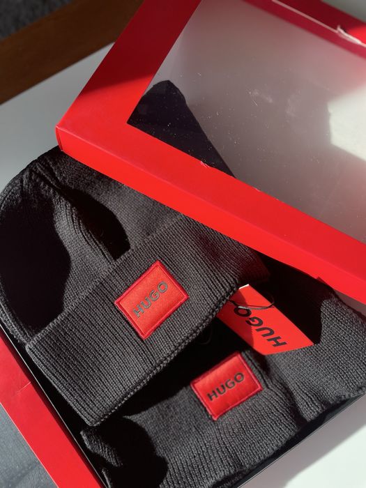 Мъжки подаръчен комплект в кутия шал и шапка Hugo