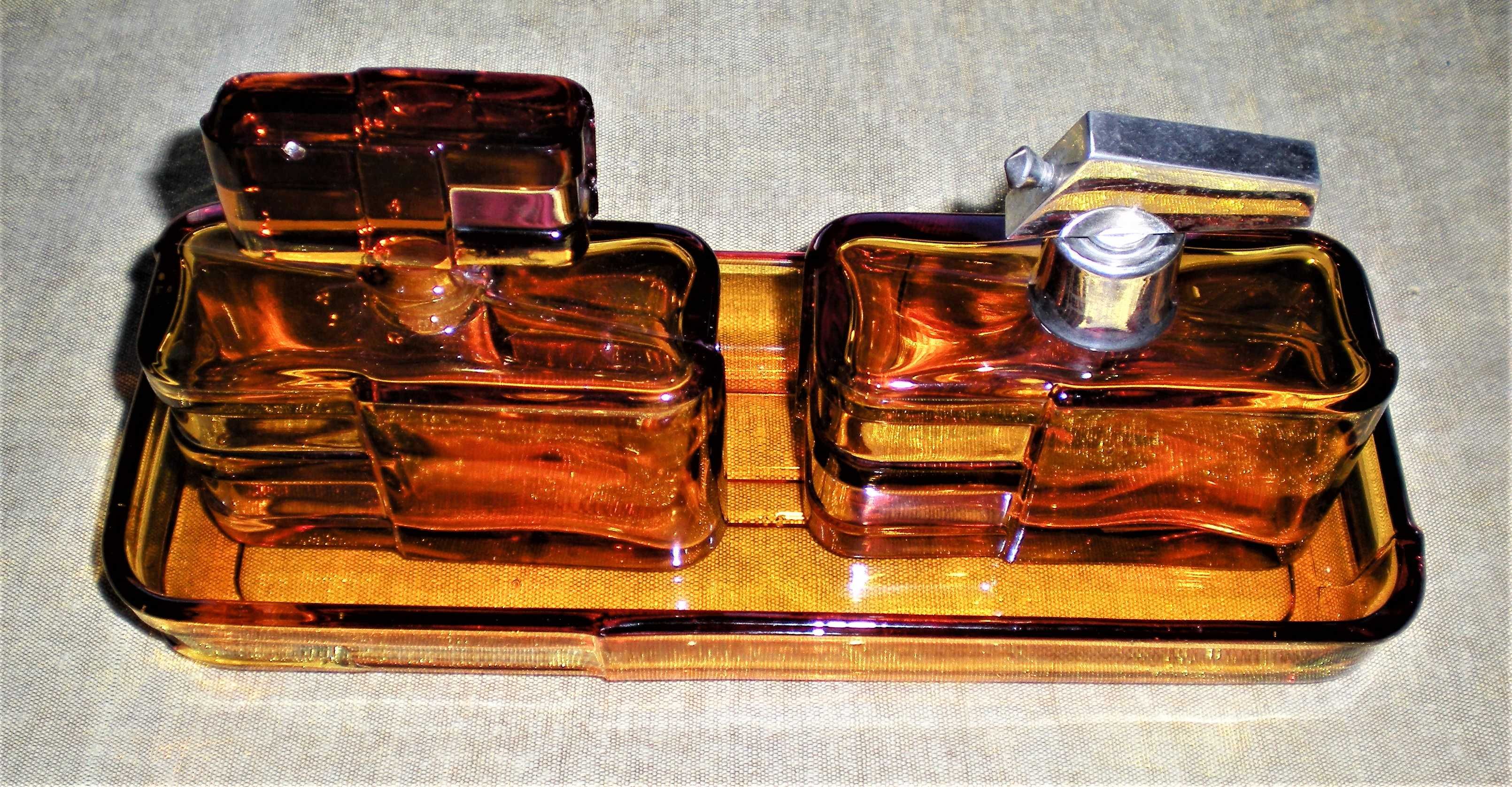 Set interbelic din sticlă de culoare cognac cu accente argintii