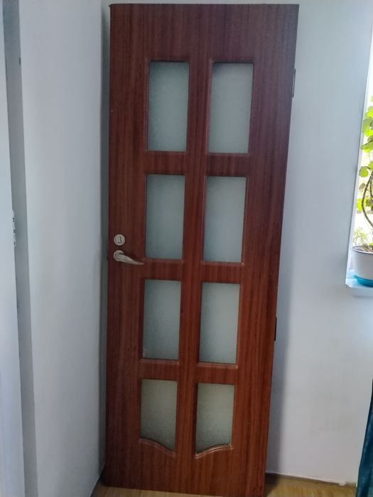 Ușă lemn cu geam sticla