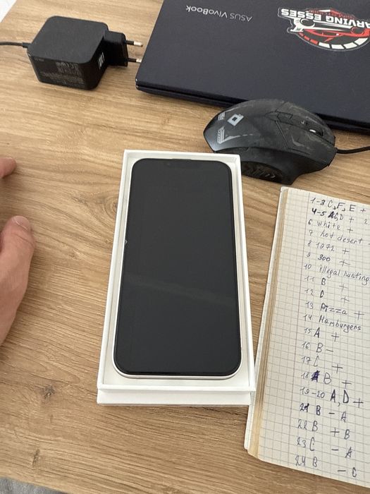 Продаю Iphone 13