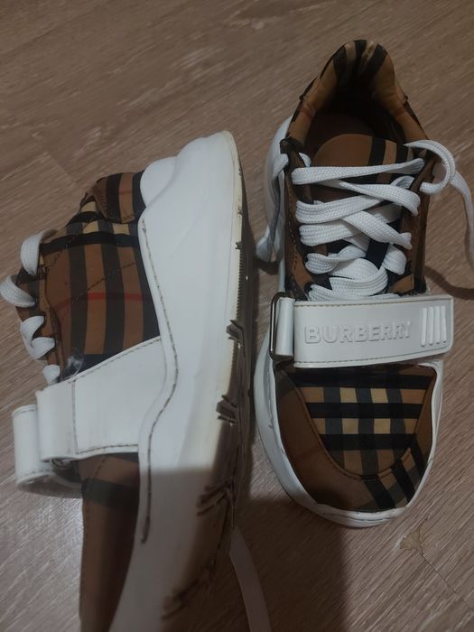 Adidasi burberry