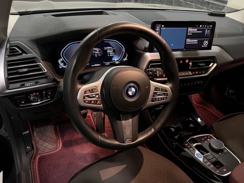 BMW IX3 spor night edition