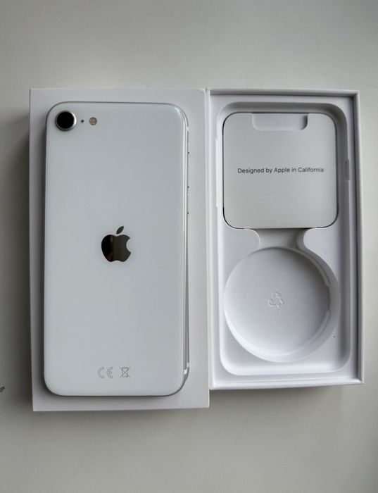 Продам Айфон Се 2020 64gb